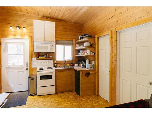 661 Golden Donald Upper Rd, Golden, BC - Indoor Photo Showing Kitchen