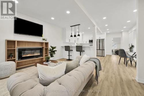 122 State Street, Welland, ON - Indoor Photo Showing Living Room With Fireplace