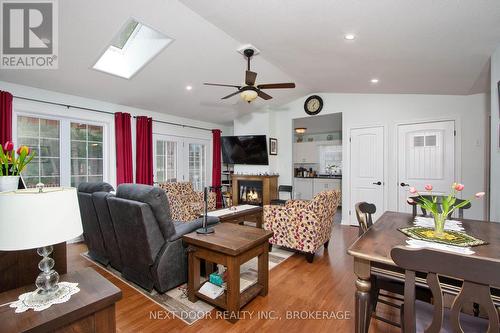 366 Shannon Boulevard, South Huron (Stephen Twp), ON - Indoor Photo Showing Living Room