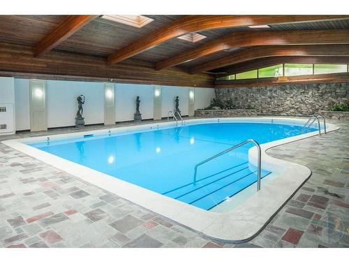 Pool - 701-4555 Av. Bonavista, Montréal (Côte-Des-Neiges/Notre-Dame-De-Grâce), QC -  With In Ground Pool