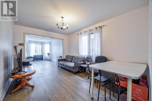 3309 Loyalist Drive, Mississauga, ON - Indoor Photo Showing Living Room