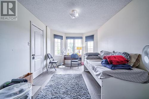 3309 Loyalist Drive, Mississauga, ON - Indoor Photo Showing Living Room