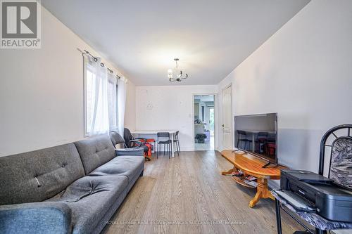 3309 Loyalist Drive, Mississauga, ON - Indoor Photo Showing Living Room