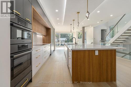 19 Gwynne Avenue, Ottawa (Nepean), ON - Indoor Photo Showing Kitchen With Upgraded Kitchen