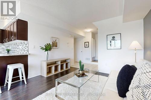 512 - 142 Widdicombe Hill Boulevard, Toronto, ON - Indoor Photo Showing Living Room