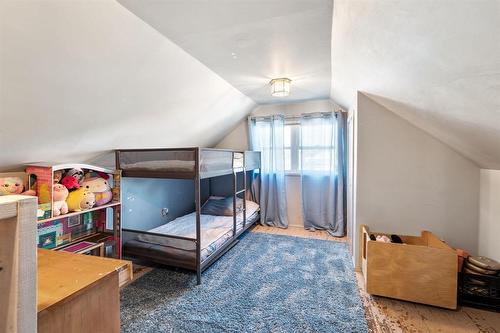 802 Alexander Avenue, Winnipeg, MB - Indoor Photo Showing Bedroom