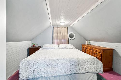 802 Alexander Avenue, Winnipeg, MB - Indoor Photo Showing Bedroom