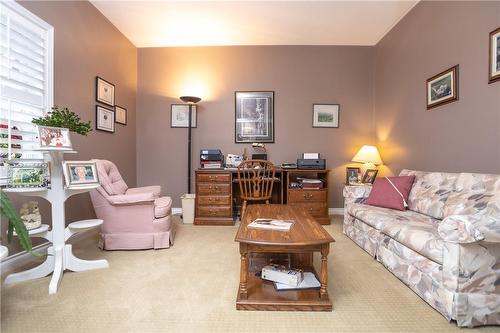 2740 South Grimsby #18 Road, West Lincoln, ON - Indoor Photo Showing Living Room