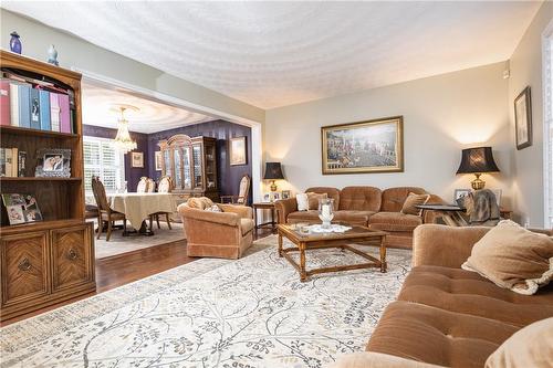 2740 South Grimsby #18 Road, West Lincoln, ON - Indoor Photo Showing Living Room