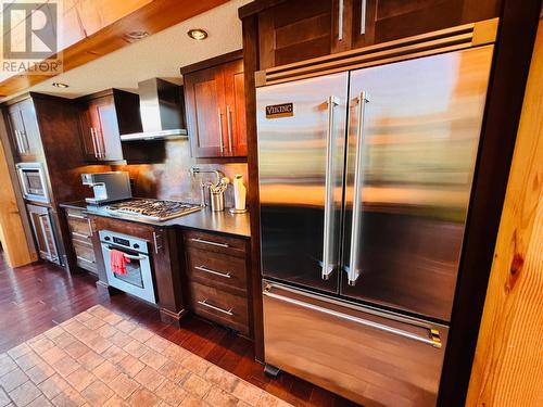 2557 Ledgerock  Ridge, Invermere, BC - Indoor Photo Showing Kitchen