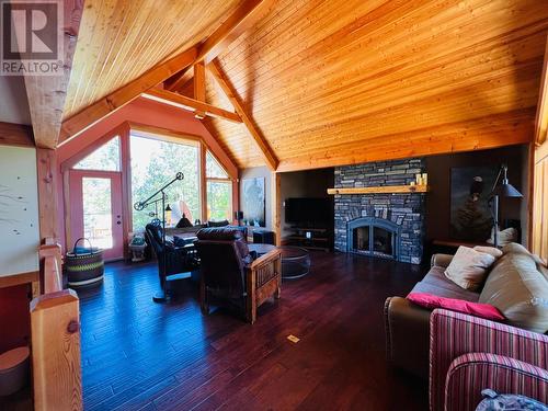 2557 Ledgerock  Ridge, Invermere, BC - Indoor With Fireplace