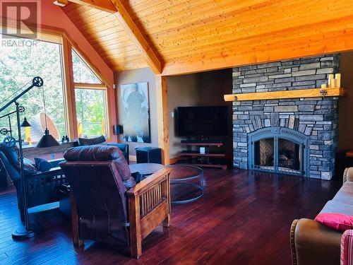 2557 Ledgerock  Ridge, Invermere, BC - Indoor Photo Showing Living Room With Fireplace