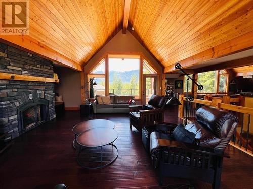 2557 Ledgerock  Ridge, Invermere, BC - Indoor Photo Showing Living Room With Fireplace