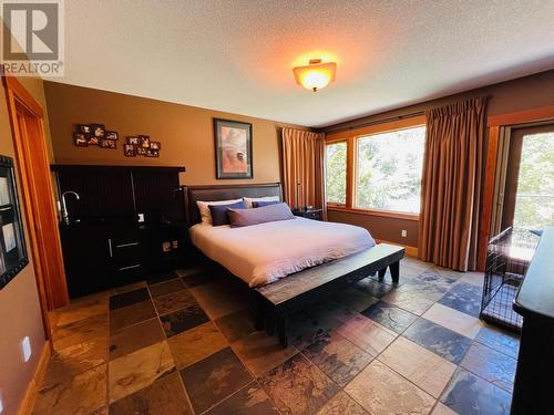 2557 Ledgerock  Ridge, Invermere, BC - Indoor Photo Showing Bedroom