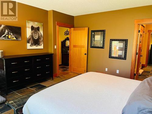 2557 Ledgerock  Ridge, Invermere, BC - Indoor Photo Showing Bedroom