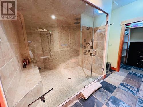 2557 Ledgerock  Ridge, Invermere, BC - Indoor Photo Showing Bathroom