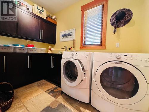 2557 Ledgerock  Ridge, Invermere, BC - Indoor Photo Showing Laundry Room