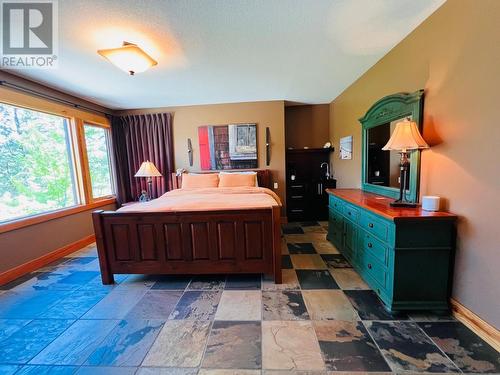 2557 Ledgerock  Ridge, Invermere, BC - Indoor Photo Showing Bedroom