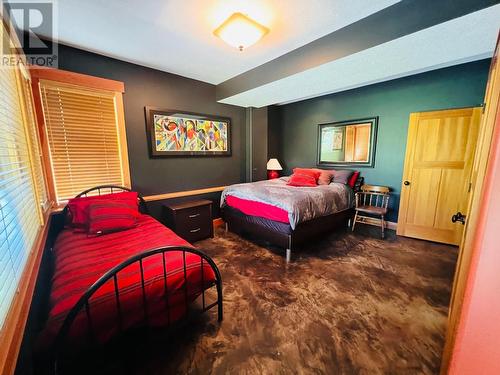 2557 Ledgerock  Ridge, Invermere, BC - Indoor Photo Showing Bedroom