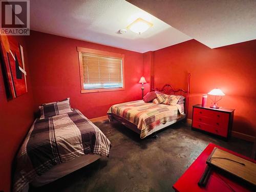 2557 Ledgerock  Ridge, Invermere, BC - Indoor Photo Showing Bedroom