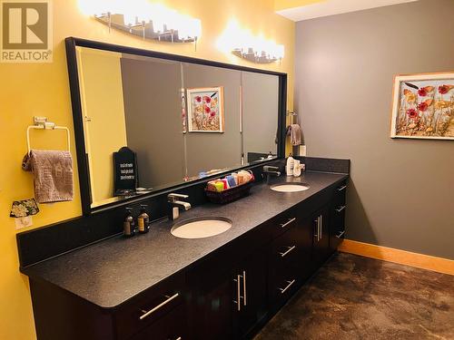 2557 Ledgerock  Ridge, Invermere, BC - Indoor Photo Showing Bathroom