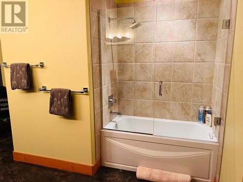 2557 Ledgerock  Ridge, Invermere, BC - Indoor Photo Showing Bathroom