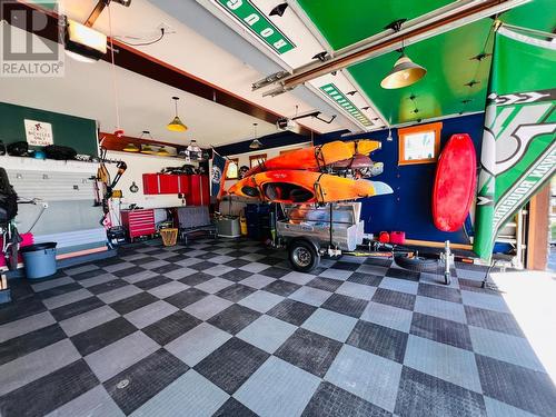 2557 Ledgerock  Ridge, Invermere, BC - Indoor Photo Showing Garage