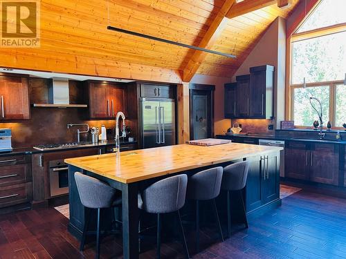 2557 Ledgerock  Ridge, Invermere, BC - Indoor Photo Showing Kitchen With Double Sink With Upgraded Kitchen