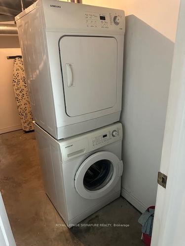 Lower-75 Woodville Ave, Toronto, ON - Indoor Photo Showing Laundry Room