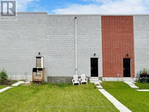 73 William Duncan Road, Toronto (Downsview-Roding-Cfb), ON - Outdoor