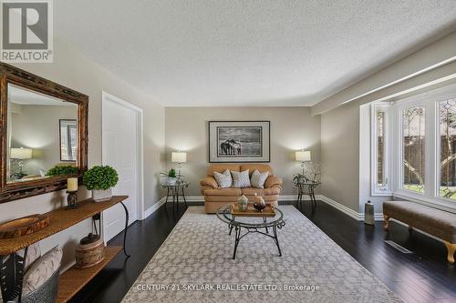 60 Madrid Crescent, Brampton, ON - Indoor Photo Showing Living Room