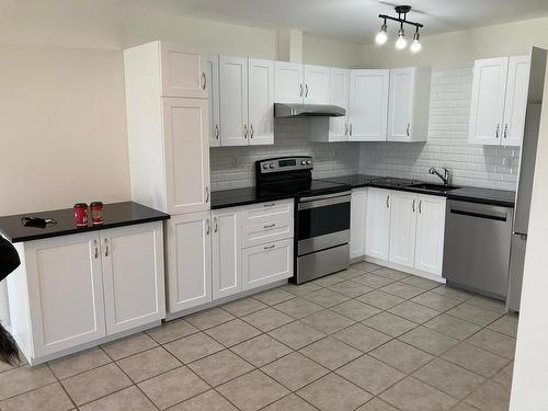 Cuisine - 1107-7680 Boul. Marie-Victorin, Brossard, QC - Indoor Photo Showing Kitchen