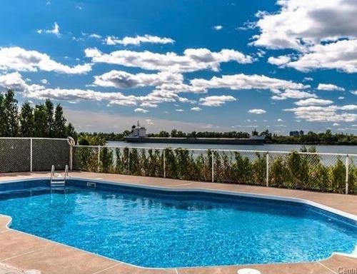 Piscine - 1107-7680 Boul. Marie-Victorin, Brossard, QC - Outdoor With In Ground Pool With View