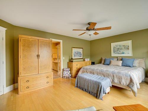 Master bedroom - 165 Ch. Louis-Dufour, Saint-Sauveur, QC - Indoor Photo Showing Bedroom