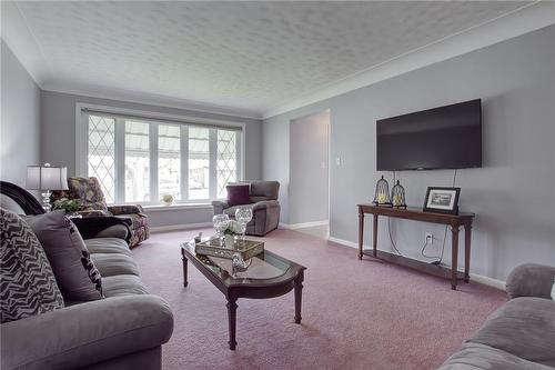 247 Fernwood Crescent, Hamilton, ON - Indoor Photo Showing Living Room