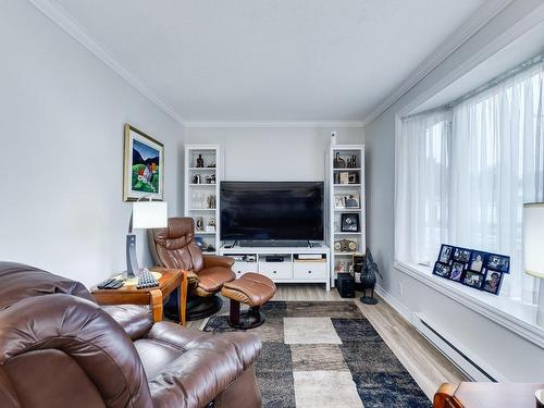 Salon - 162 Rue L'Abbé, Gatineau (Buckingham), QC - Indoor Photo Showing Living Room