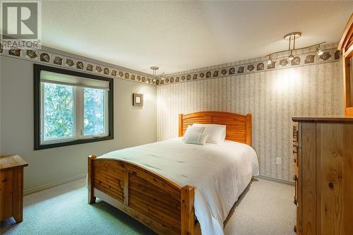 1395 Errol Road East, Sarnia, ON - Indoor Photo Showing Bedroom