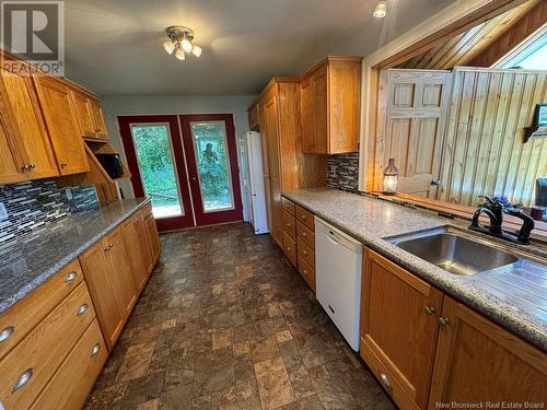 142 Mcintosh Hill Road, Bath, NB - Indoor Photo Showing Kitchen