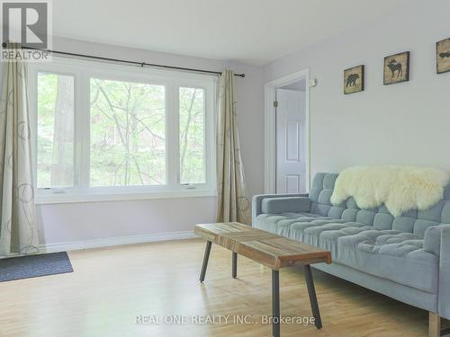 79 32Nd Street S, Wasaga Beach, ON - Indoor Photo Showing Living Room