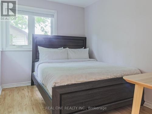 79 32Nd Street S, Wasaga Beach, ON - Indoor Photo Showing Bedroom