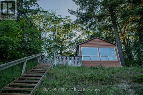 79 32Nd Street S, Wasaga Beach, ON - Outdoor