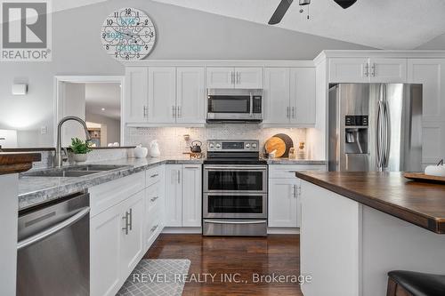 46 O'Reilly Lane, Kawartha Lakes, ON - Indoor Photo Showing Dining Room