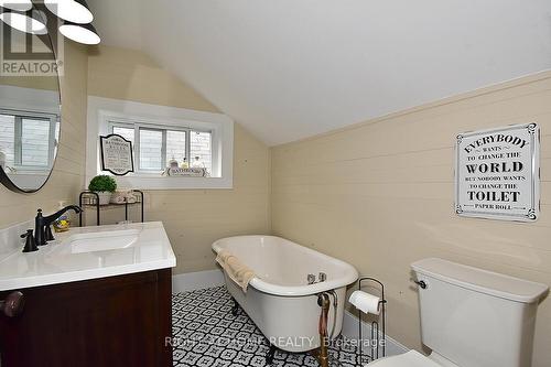 45 Queen Street, Kawartha Lakes, ON - Indoor Photo Showing Bathroom