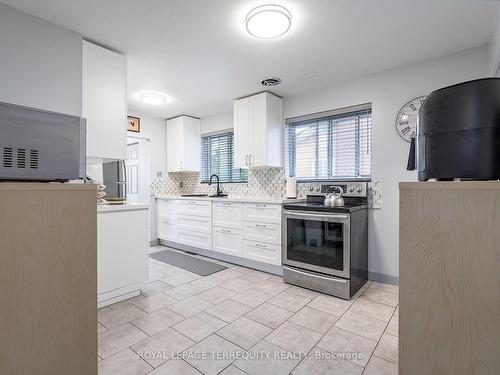 2403 Padstow Cres, Mississauga, ON - Indoor Photo Showing Kitchen
