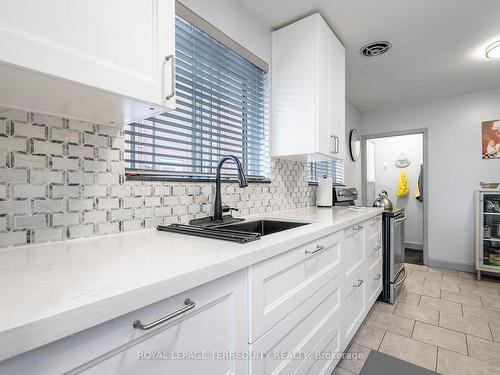 2403 Padstow Cres, Mississauga, ON - Indoor Photo Showing Kitchen