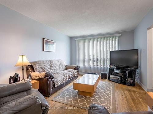 2403 Padstow Cres, Mississauga, ON - Indoor Photo Showing Living Room