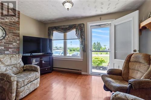 6565 Route 495, Sainte-Marie-De-Kent, NB - Indoor Photo Showing Living Room