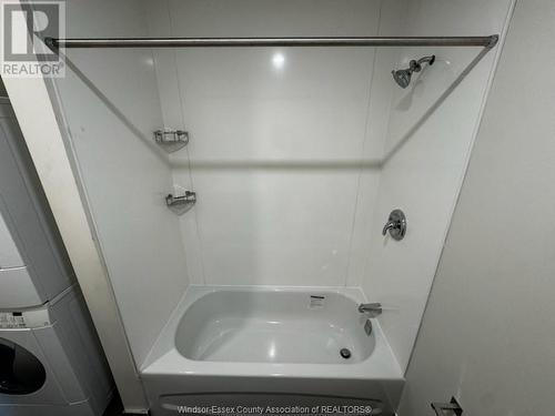 4722 Wyandotte Street East Unit# 1, Windsor, ON - Indoor Photo Showing Bathroom