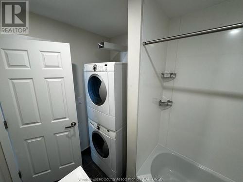 4722 Wyandotte Street East Unit# 1, Windsor, ON - Indoor Photo Showing Laundry Room