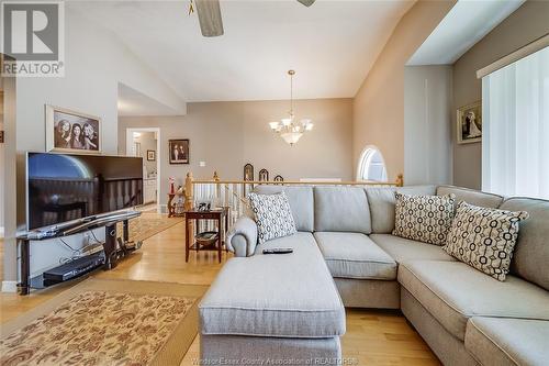 3068 Loebach Drive, Windsor, ON - Indoor Photo Showing Living Room